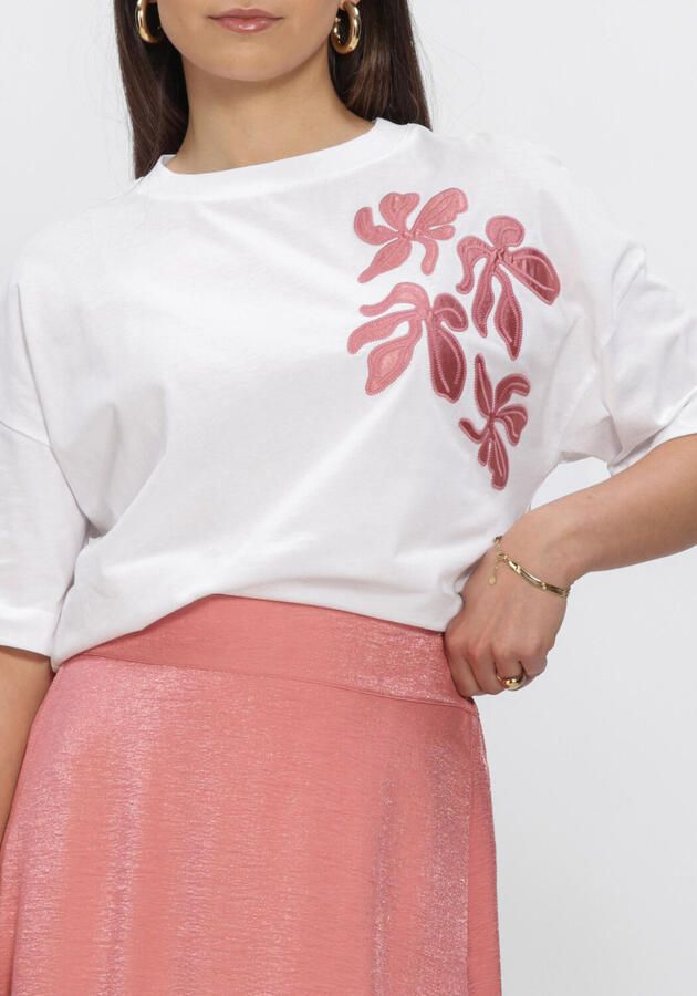 JANSEN AMSTERDAM Dames Tops & T-shirts Riley Shirt Co 184 Short Sleeve Wide Fit Satin Embroidery Flower Wit - Foto 4