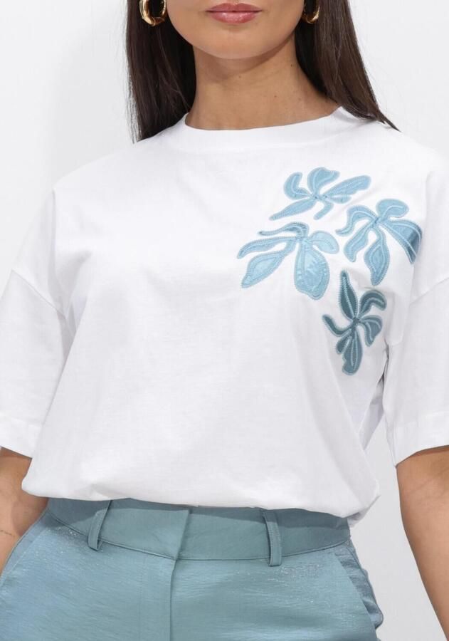 JANSEN AMSTERDAM Dames Tops & T-shirts Riley Shirt Co 184 Short Sleeve Wide Fit Satin Embroidery Flower Wit - Foto 3