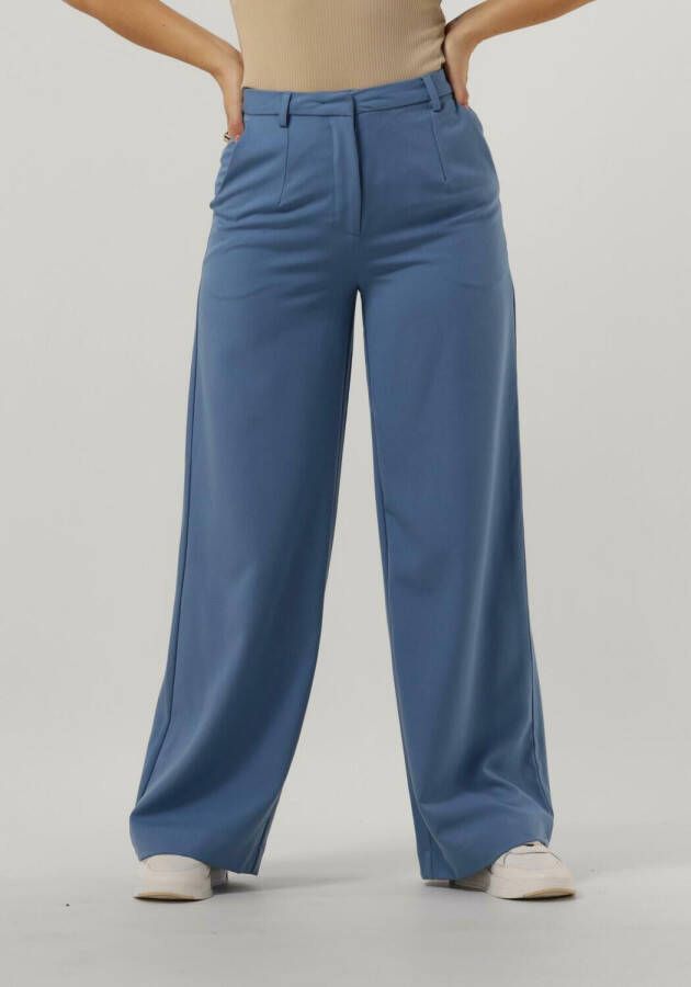 Minimum Broek met deelnaden model 'LESSA'