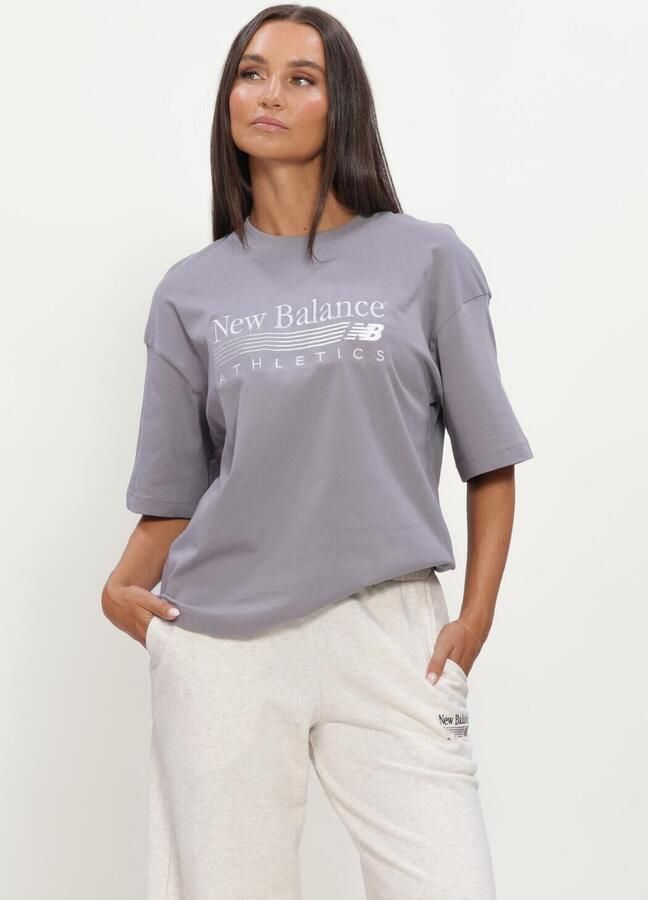 NEW BALANCE Dames Tops & T-shirts Trackside Oversized T-shirt Grijs
