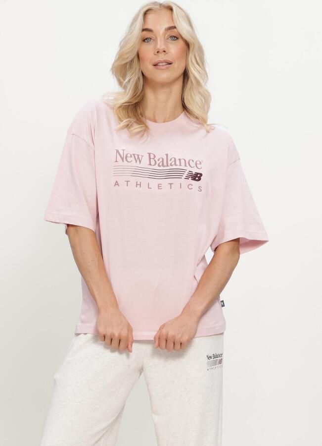NEW BALANCE Dames Tops & T-shirts Trackside Oversized T-shirt Lichtroze