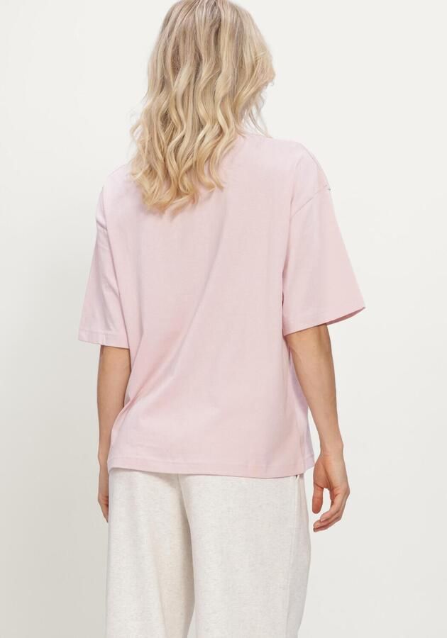 NEW BALANCE Dames Tops & T-shirts Trackside Oversized T-shirt Lichtroze - Foto 3