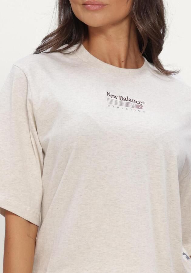 NEW BALANCE Dames Tops & T-shirts Trackside Relaxed T-shirt Ecru - Foto 4
