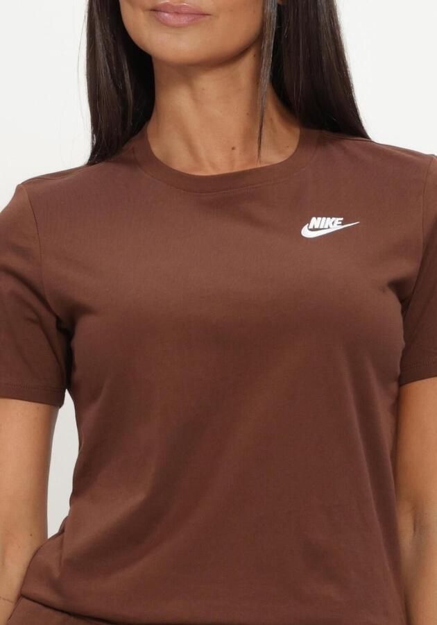 NIKE Dames Tops & T-shirts Sportswear Club Essentials Bruin - Foto 3