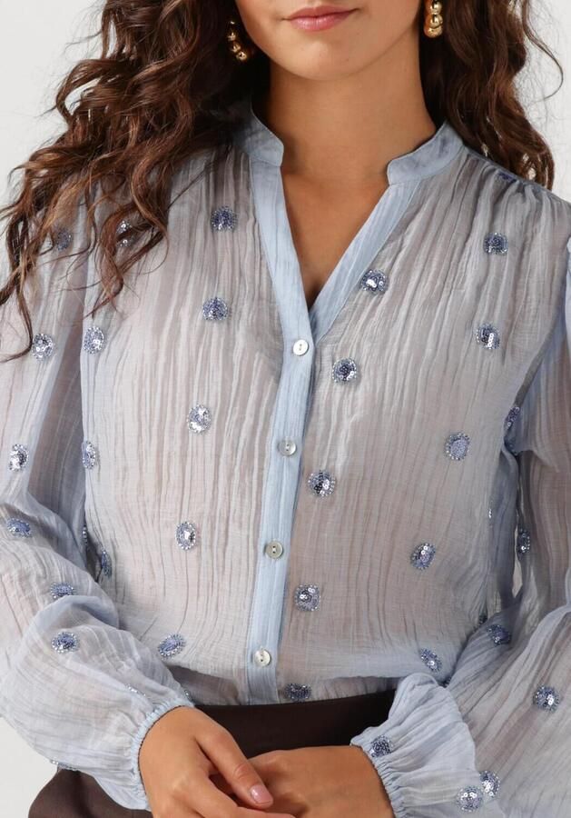 NUKUS Dames Blouses Rosan Blouse Embroidery Lichtblauw