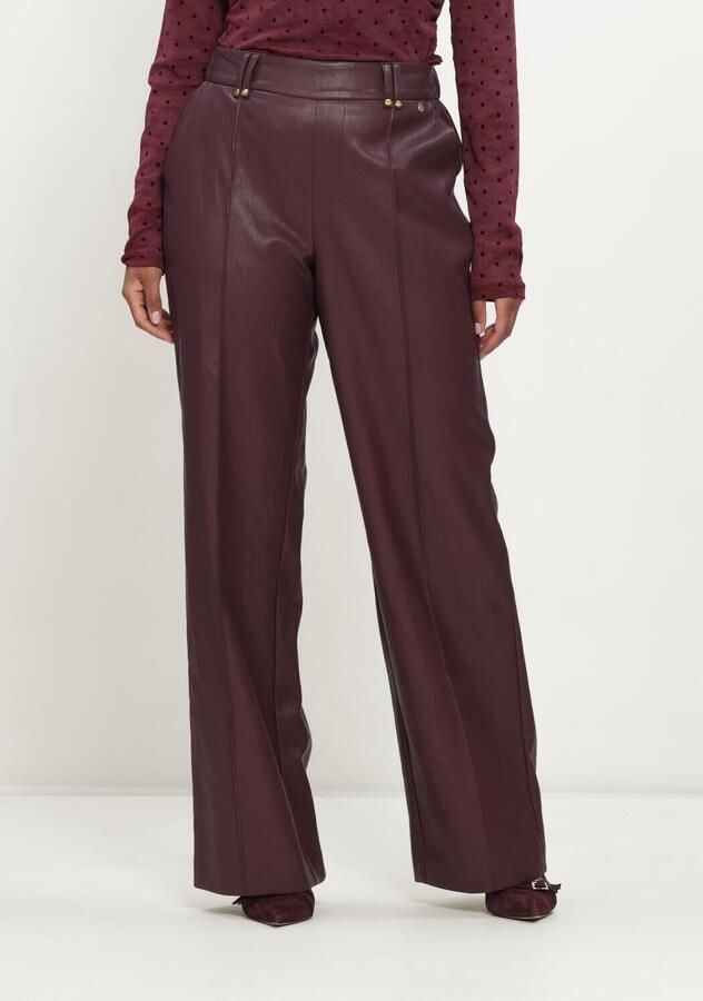 NUKUS imitatieleren wide leg coated broek aubergine