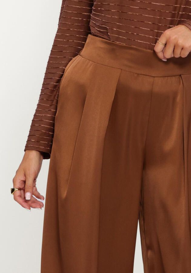 NUKUS Dames Broeken June Pants Shiny Bruin - Foto 3