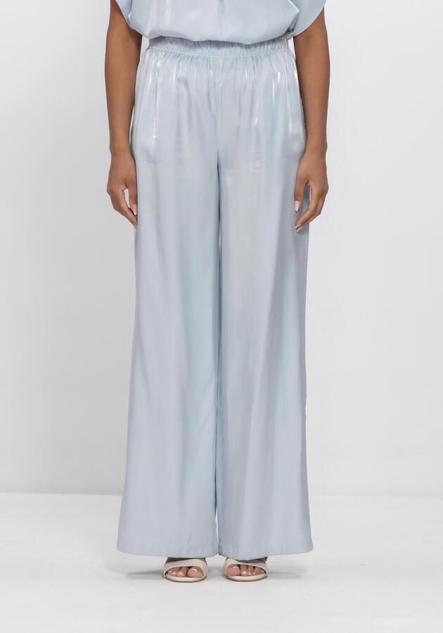 NUKUS Dames Broeken Rubi Pants Shiny Lichtblauw