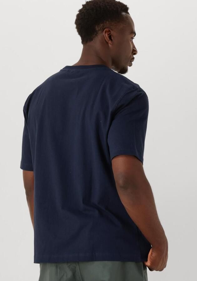 SHIWI Heren Polo's & T-shirts Men Finn Relaxed T-shirt Coral Logo Donkerblauw - Foto 3