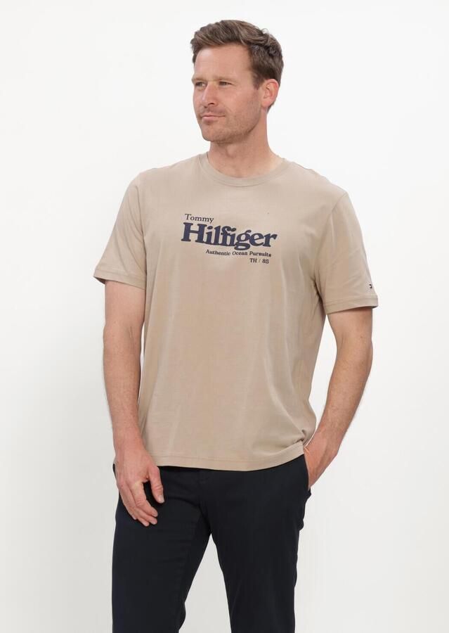 TOMMY HILFIGER Heren Polo's & T-shirts Nautical Chest Graphic Reg Tee Beige