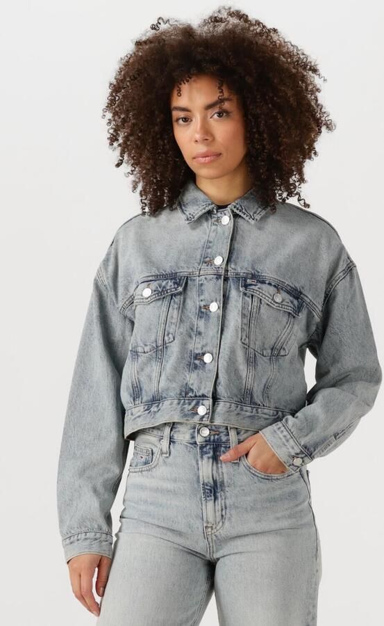 TOMMY JEANS jack OVSZ CROP TRUCKER JACKET BI6012 met korte snit in blauwe was met borstzakken - Foto 4