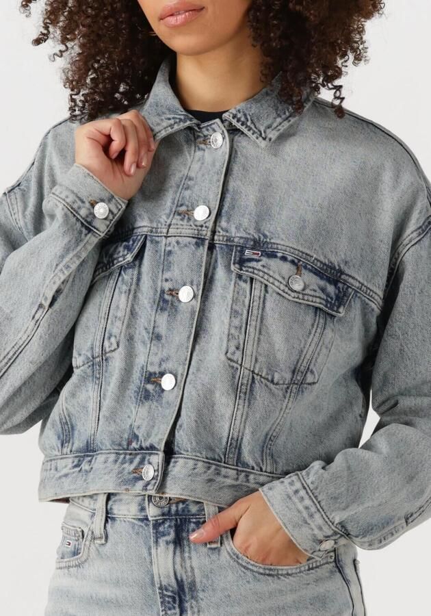 TOMMY JEANS jack OVSZ CROP TRUCKER JACKET BI6012 met korte snit in blauwe was met borstzakken - Foto 2