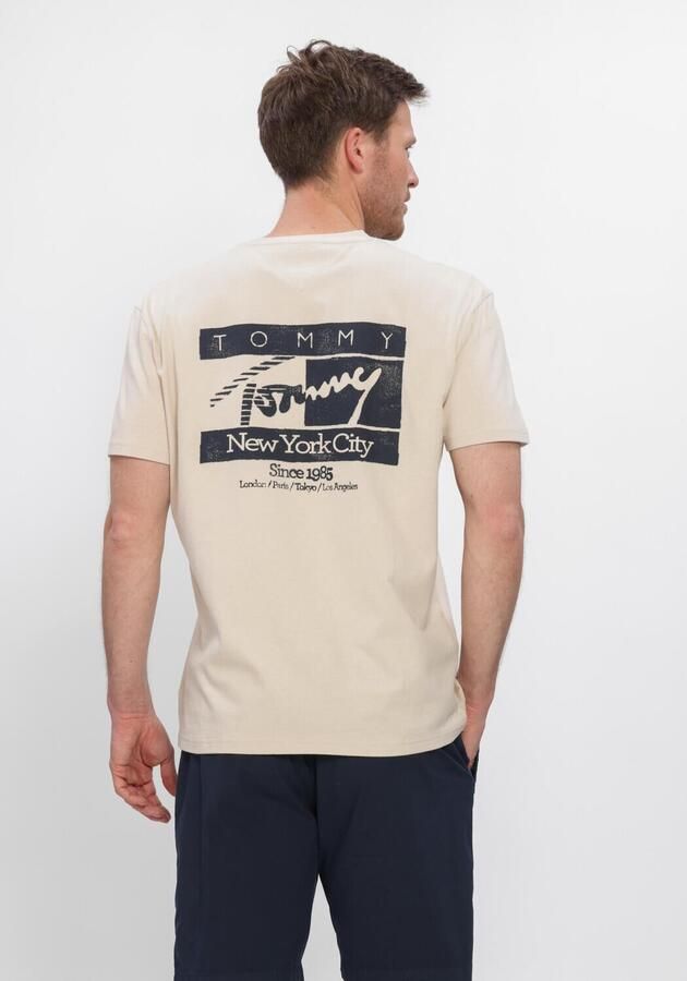 TOMMY JEANS Heren Polo's & T-shirts Tjm Reg Sign Flag Ss Tee Ext Beige