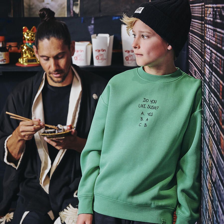 Z8 kids sweater Misja met backprint groen