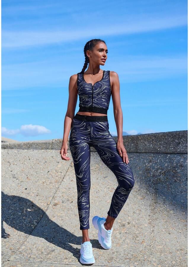 Active by Lascana Functionele legging Sportleggings met glanzende print en 3D-tekst - Foto 4