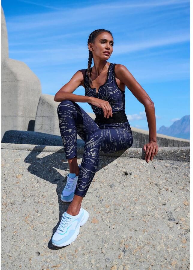 Active by Lascana Functionele top Glanzende 3D-tekst op de tailleband