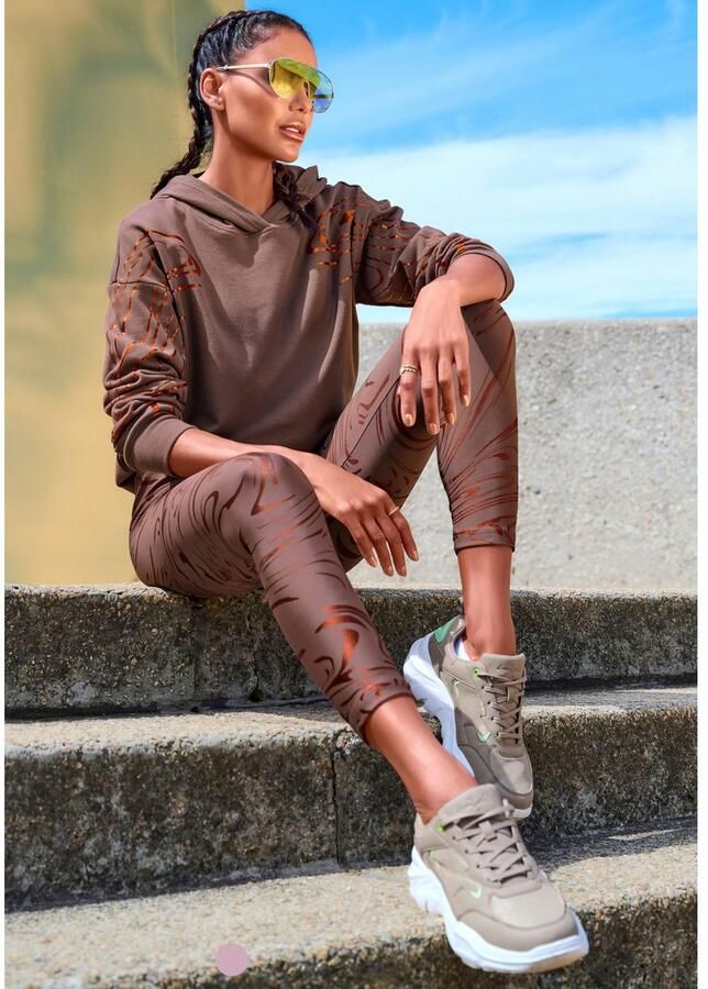 Active by Lascana Functionele legging Sportleggings met glanzende print en 3D-tekst