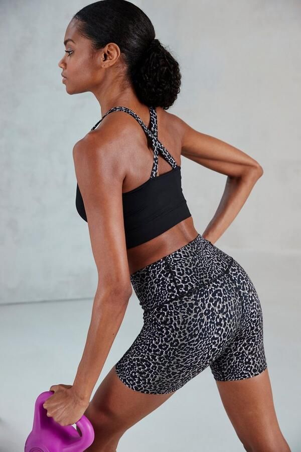 Active by Lascana Crop-top -Sporttop met gekruiste bandjes in leeuwprint