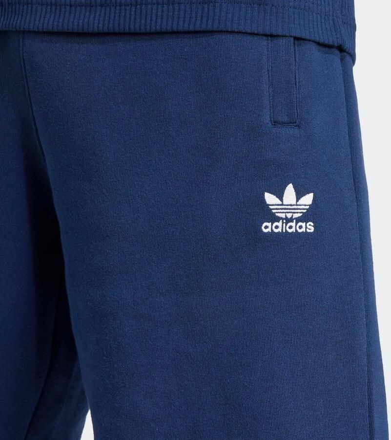Adidas Originals Short ESS SHO Essentiële sweat shorts met logo van zacht french terry materiaal (1-delig)