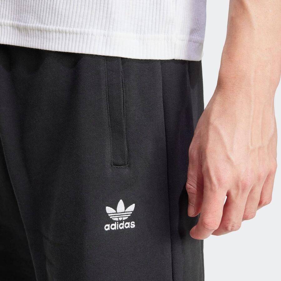 Adidas Originals Short ESS SHO Essentiële sweat shorts met logo van zacht french terry materiaal (1-delig)