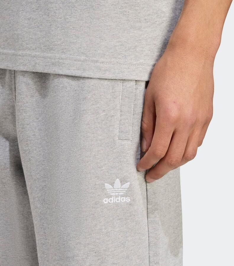 Adidas Originals Short ESS SHO Essentiële sweat shorts met logo van zacht french terry materiaal (1-delig)