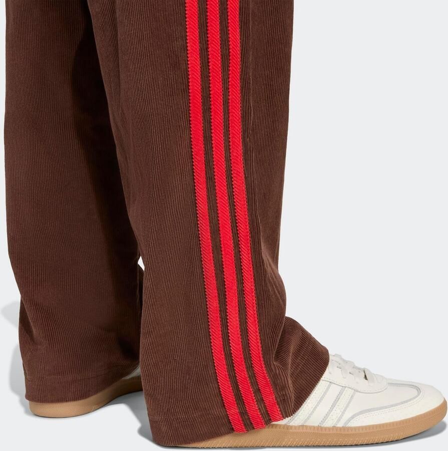 Adidas Originals Straight fit corduroy broek met galonstrepen