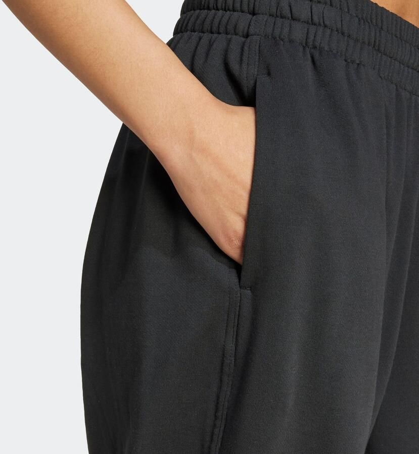 Adidas Originals Sportbroek ESS BYFR JOGGER Boyfriend stijl comfortabel en casual zachte french terry (1-delig)