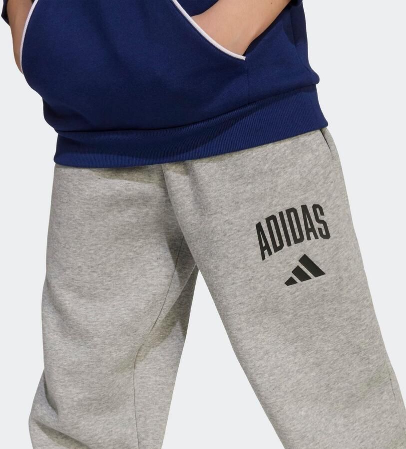 Adidas Seasonals Essentials Collegiate Typography Broek Kids - Foto 4