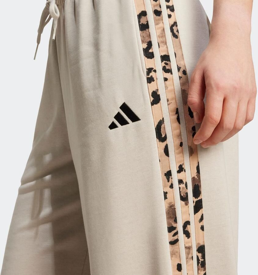 Adidas Sportswear Sportbroek W AOP FT PT Los gesneden met wijde pijp dierenprint-details (1-delig)