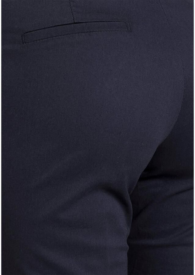 AJC Chino in een vlot model met contrastkleurige riem (2-delig)