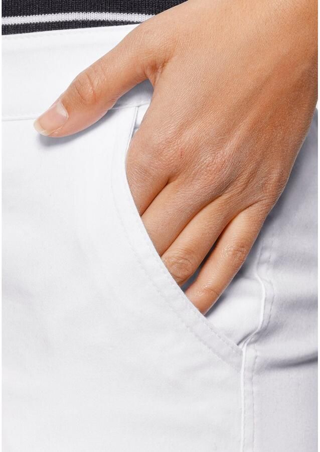 AJC Chino in een vlot model met klepzakken