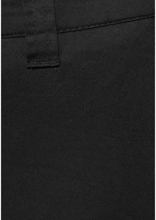 AJC Chino in een vlot model met klepzakken