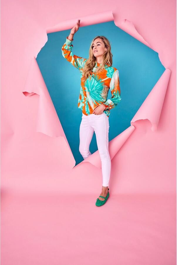 Aniston CASUAL Blouse zonder sluiting met grootvlak bladerenprint in batikdesign - Foto 7