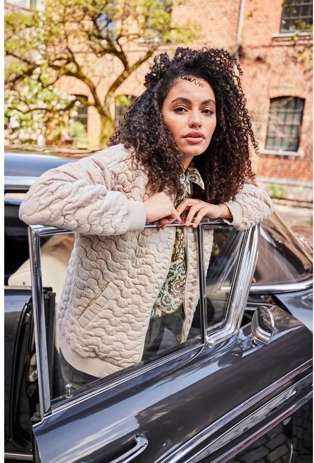 Aniston CASUAL Blouson met gewatteerde golvende stiksels - Foto 7