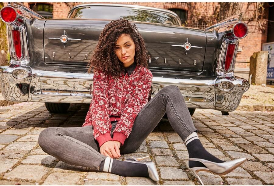 Aniston CASUAL Blouson met kunstzinnig bloemenmotief elk stuk een uniek stuk - Foto 7