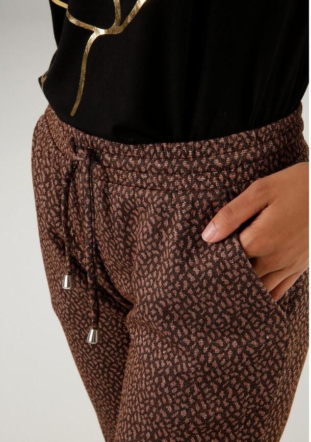 Aniston CASUAL Comfortbroek met glitterdraden versierde alloverprint - Foto 2
