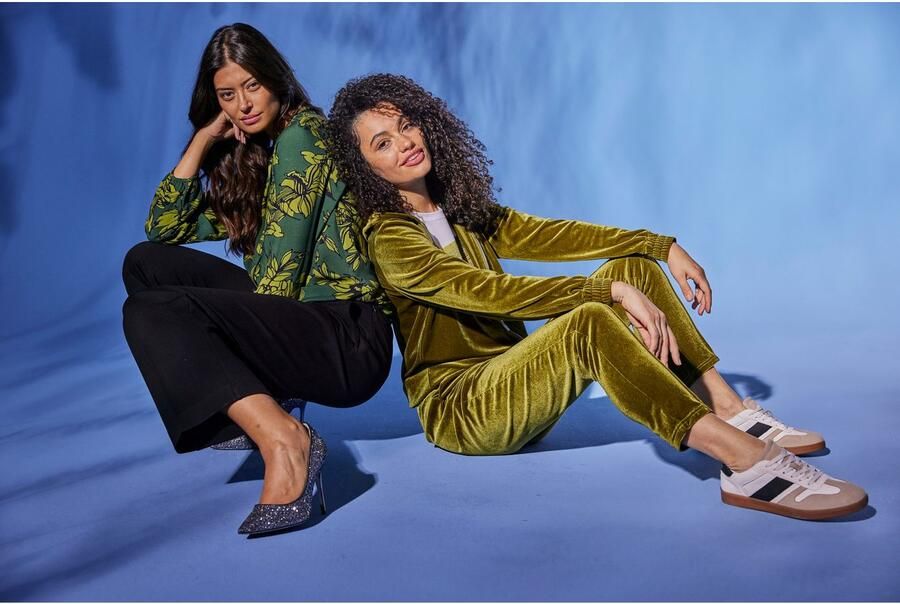 Aniston CASUAL Comfortbroek van edele glanzende fluweel - Foto 6