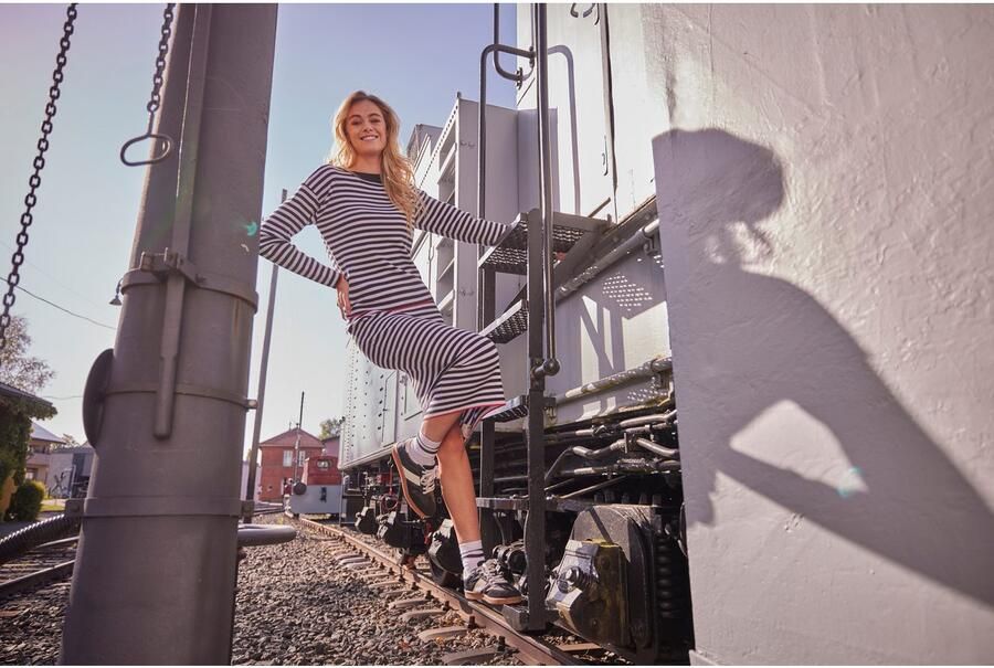 Aniston CASUAL Gebreide trui met rode kleuraccenten op de zoom en de mouwen nieuwe collectie - Foto 7