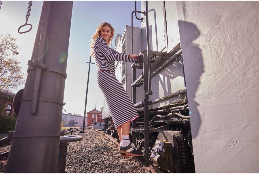 Aniston CASUAL Gebreide trui met rode kleuraccenten op de zoom en de mouwen nieuwe collectie - Foto 8