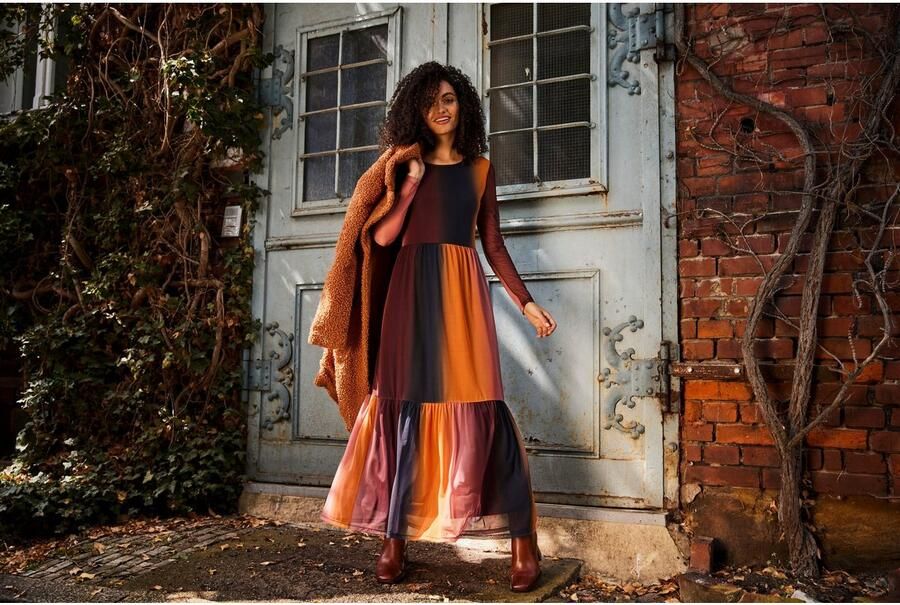 Aniston CASUAL Maxi-jurk in trendy specerij-kleuren met kleurverloop