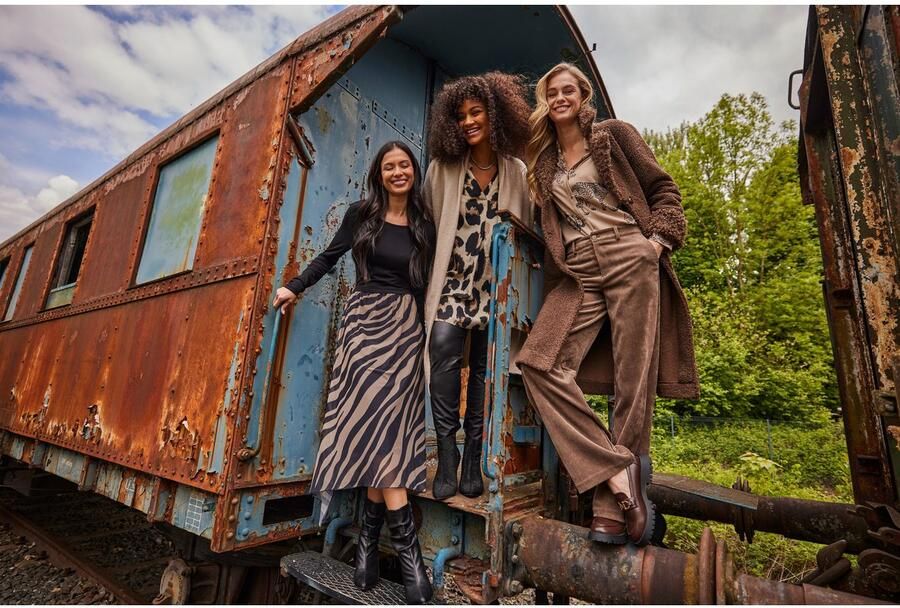 Aniston CASUAL Overhemdblouse bedrukt met luipaarden elk stuk is uniek nieuwe collectie - Foto 10