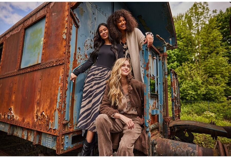 Aniston CASUAL Overhemdblouse bedrukt met luipaarden elk stuk is uniek nieuwe collectie - Foto 8