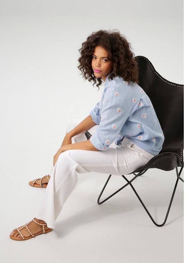 Aniston CASUAL Overhemdblouse met betoverende bloemen geborduurd - Foto 3