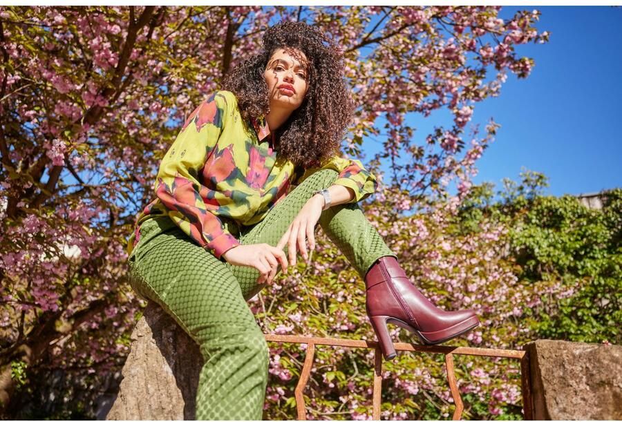 Aniston CASUAL Overhemdblouse met bloem batik-print elk stuk is uniek - Foto 6