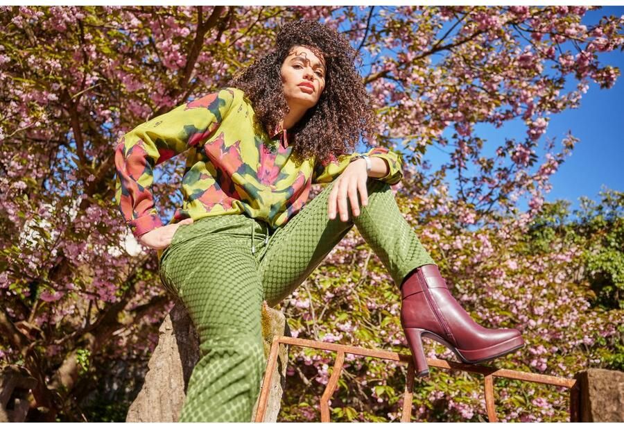 Aniston CASUAL Overhemdblouse met bloem batik-print elk stuk is uniek - Foto 7