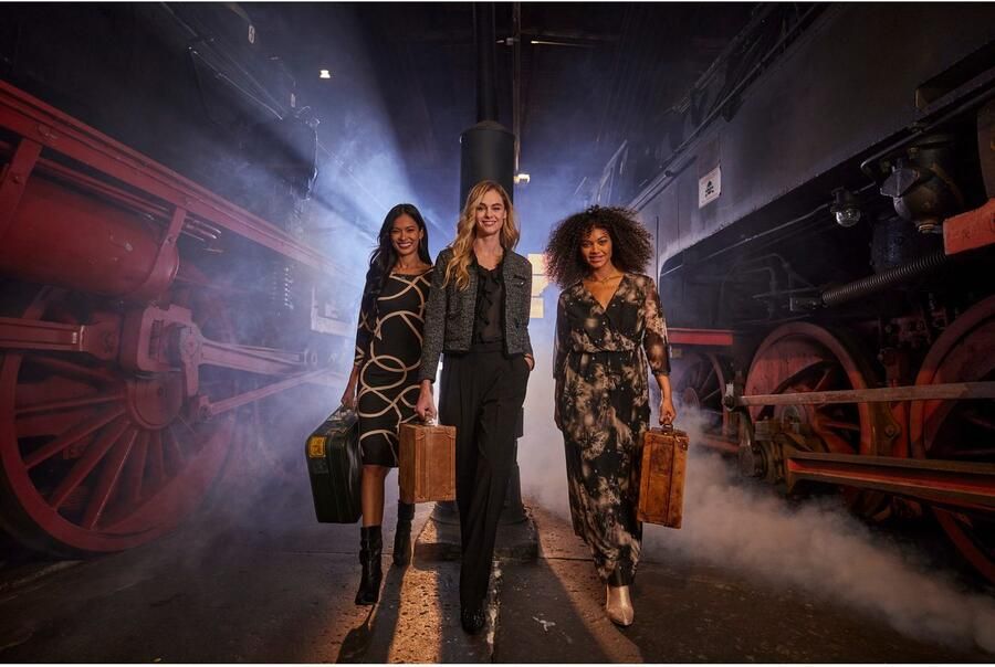 Aniston CASUAL Blouse zonder sluiting met ruches op de v-hals en op het voorpand nieuwe collectie - Foto 9