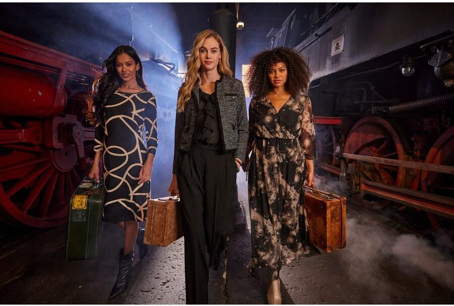 Aniston CASUAL Blouse zonder sluiting met ruches op de v-hals en op het voorpand nieuwe collectie - Foto 7