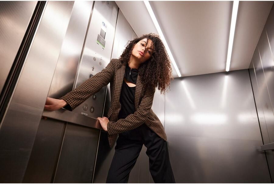 Aniston CASUAL Shirt met lange mouwen met verfijnd cut-out - Foto 7