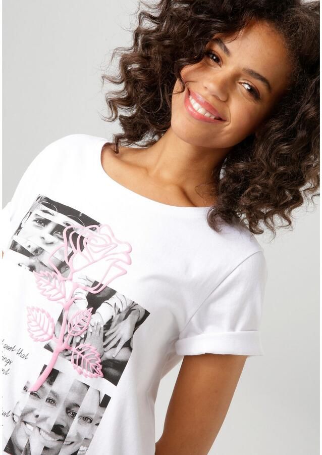 Aniston CASUAL T-shirt met rozenversierde diversity-voorprint - Foto 3