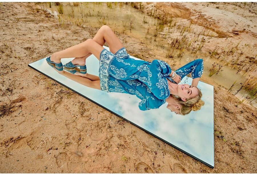 Aniston CASUAL Tuniekjurk met ornamentprint en contrasterende volant (Met afneembare koordbindband) - Foto 6